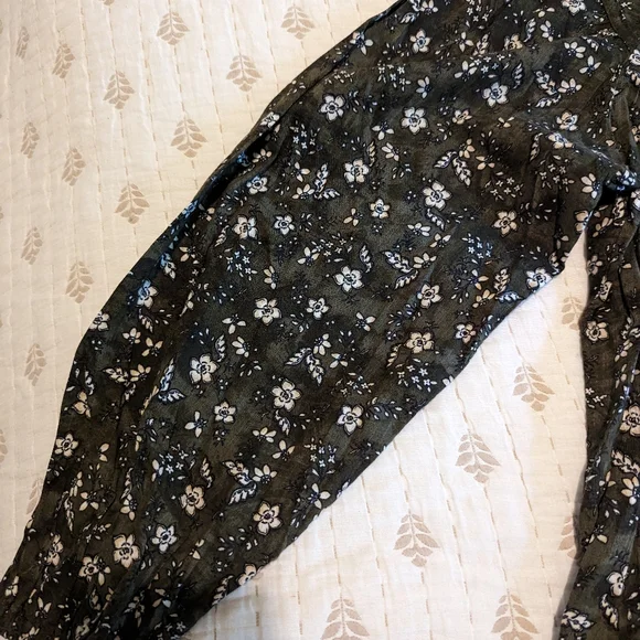 Old navy Floral peasant top with tie med - Picture 7 of 12